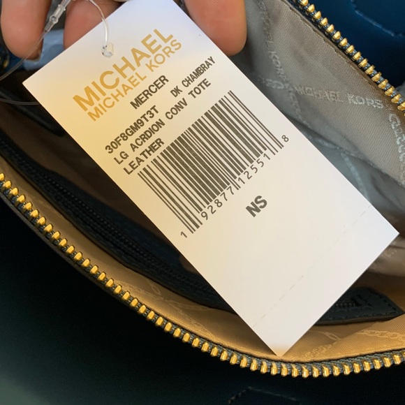 MichaelKors Mercer Large Saffiano Leather ToteBag - Picture 10 of 12